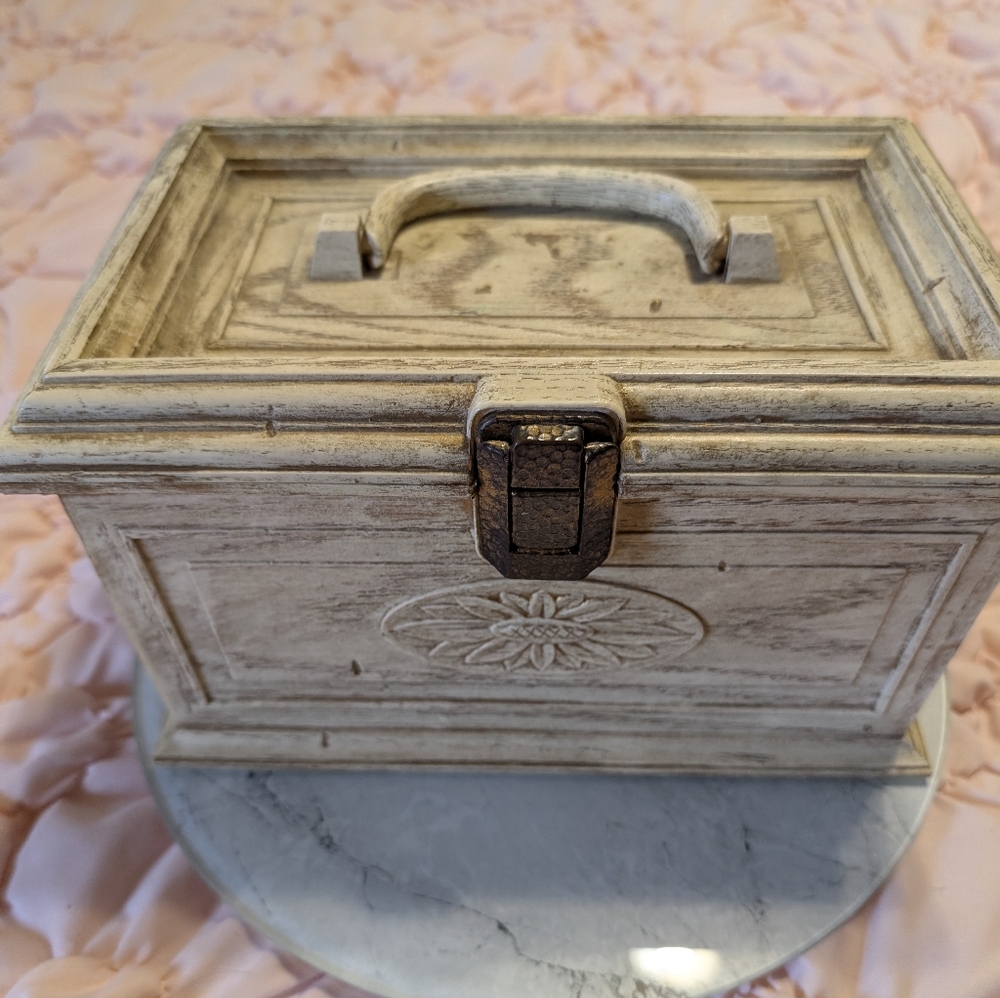 Vtg 60s Lerner White Gold Shabby Plastic SEWING BOX Chest thread bobbin storage